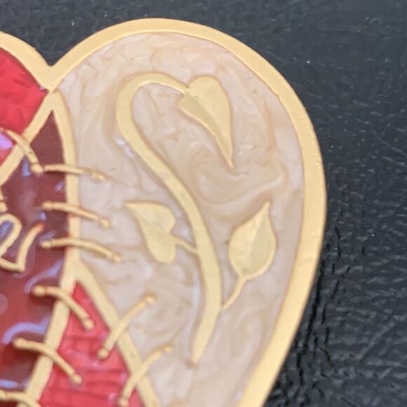 Vintage 1980s Stitched Heart Lapel Pin - Enamel Love Brooch - Picture 4 of 9